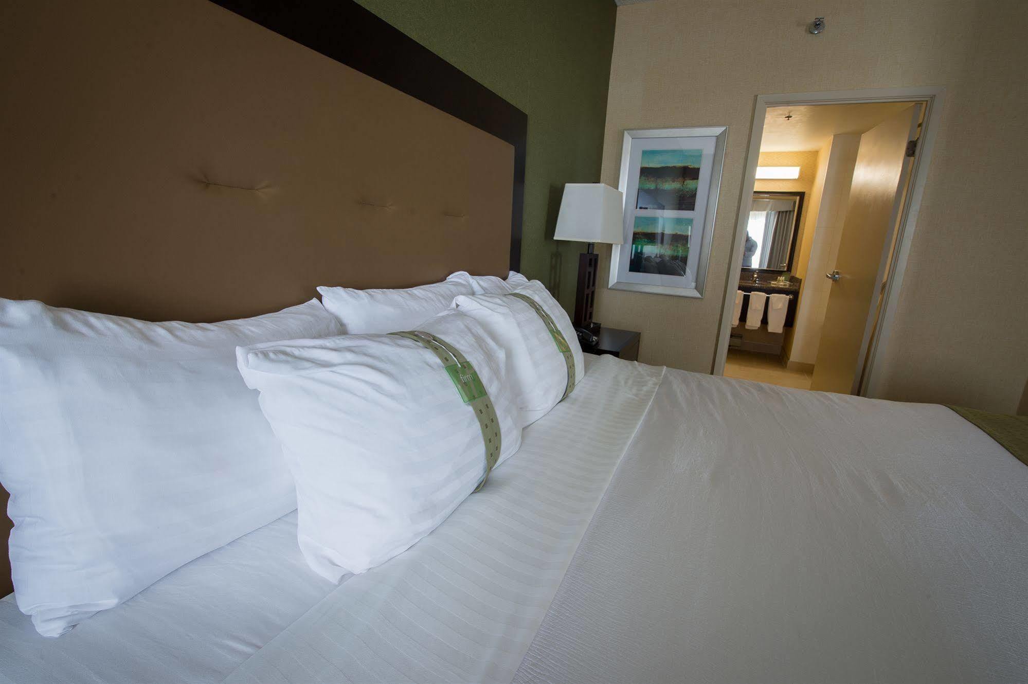 Holiday Inn Sydney - Waterfront By Ihg Экстерьер фото